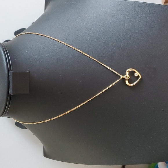 Gold-Toned Heart Necklace with Solitaire : A Minimalist Elegance - Picture 3 of 7